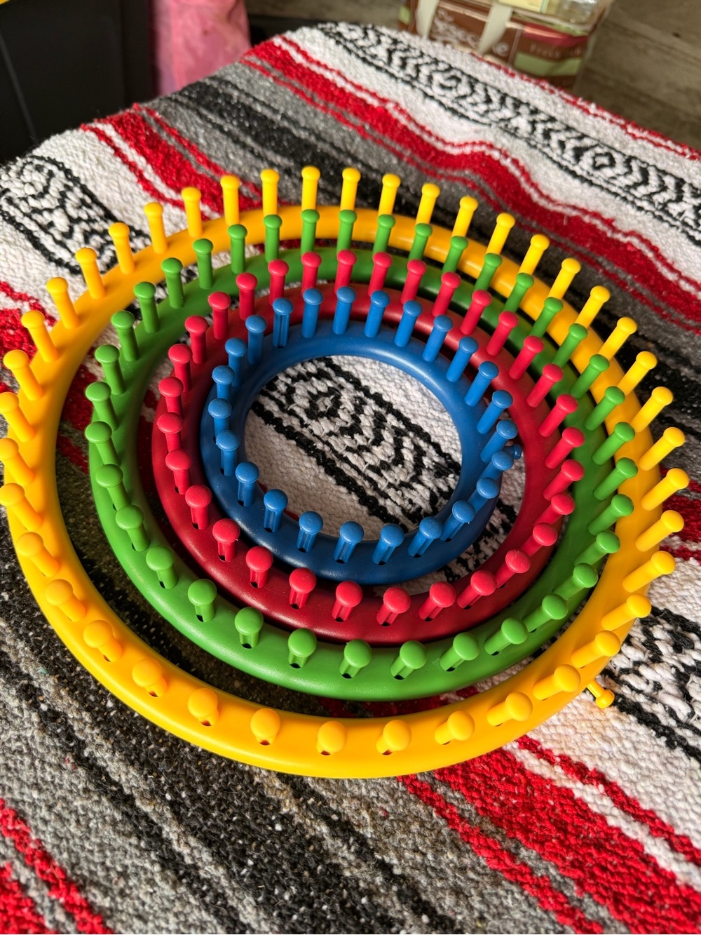 Colorful Round Knitting Loom Set - 4 Rings